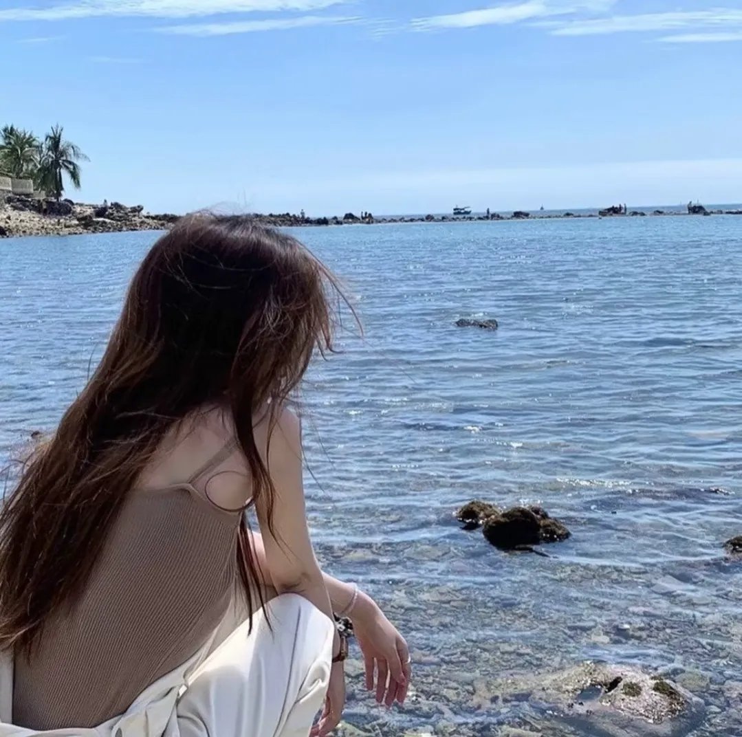 蒙娜丽莎与血月亮